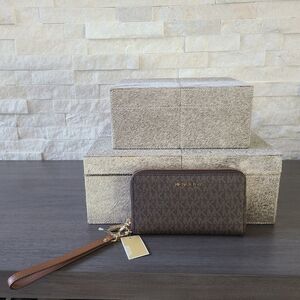 New With Tags Michael Kors Jet Set Wrislet